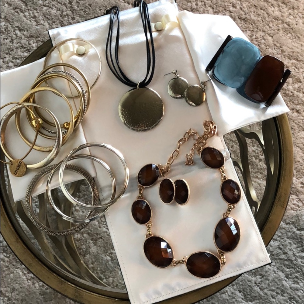 Assorted jewelry